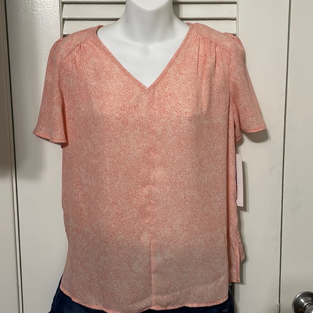 NWT! XS Liz Claiborne blouse. Floral print pink color. Beautiful!!!